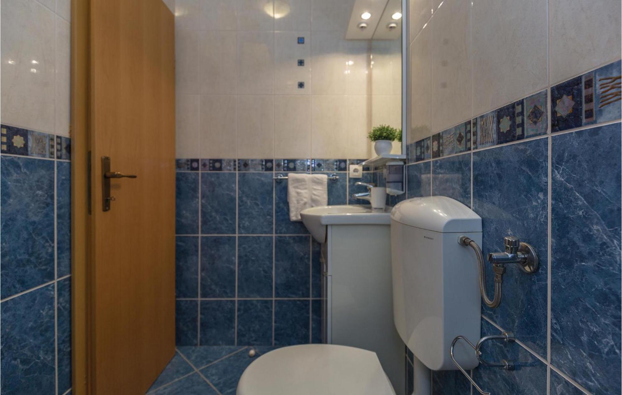 1 Bedroom Stunning Apartment In Makarska Exterior foto